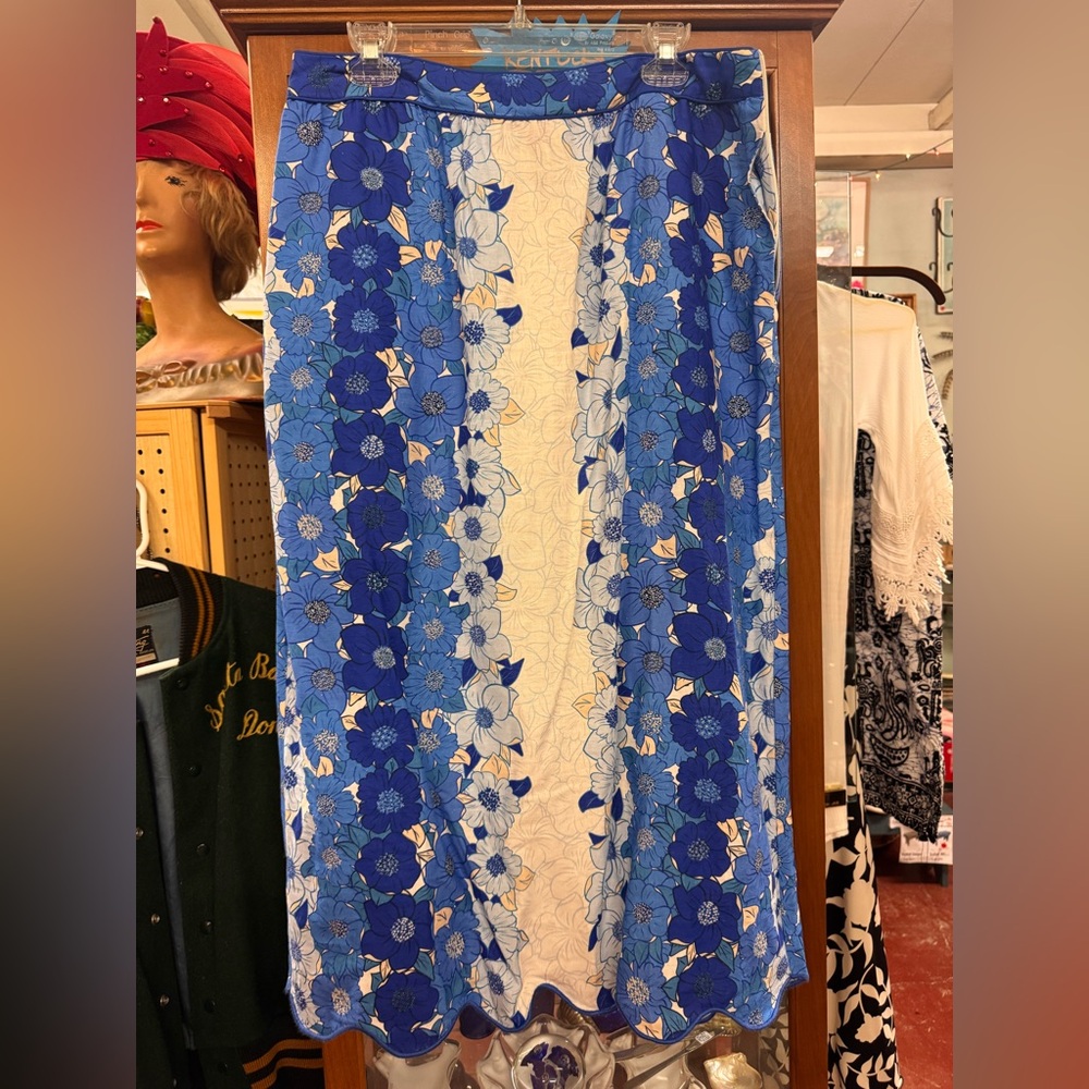FARM Rio Blue and White Floral skirt new without tags
